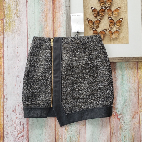 Rodeo Show Dresses & Skirts - NWT Rodeo Show Metallic Tweed Zipper Mini Skirt S